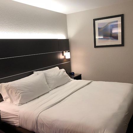 Holiday Inn Express Metropolis By Ihg Dış mekan fotoğraf