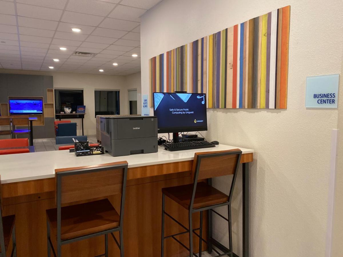 Holiday Inn Express Metropolis By Ihg Dış mekan fotoğraf
