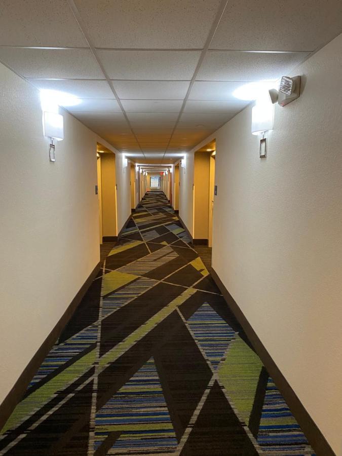 Holiday Inn Express Metropolis By Ihg Dış mekan fotoğraf