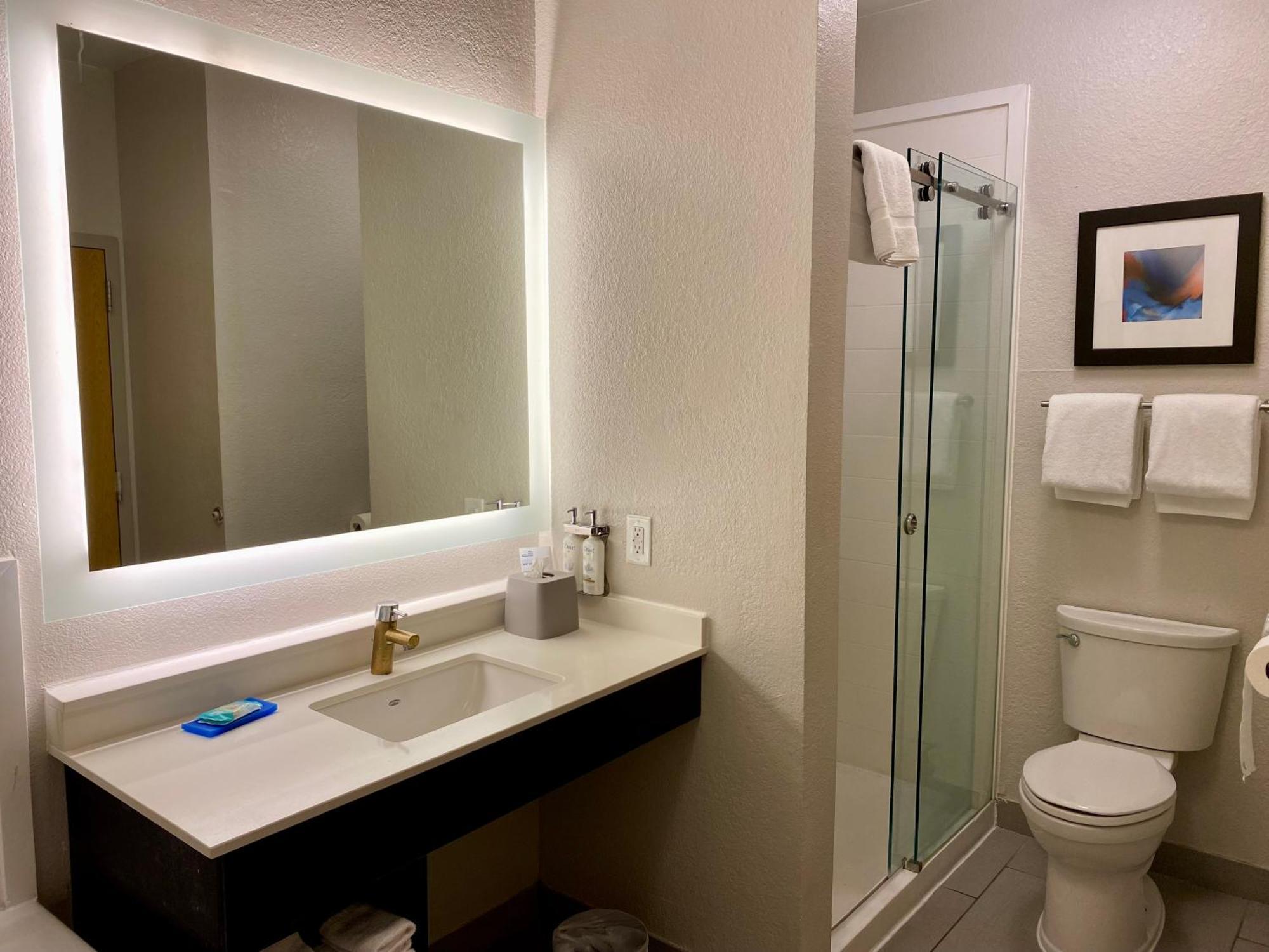 Holiday Inn Express Metropolis By Ihg Dış mekan fotoğraf