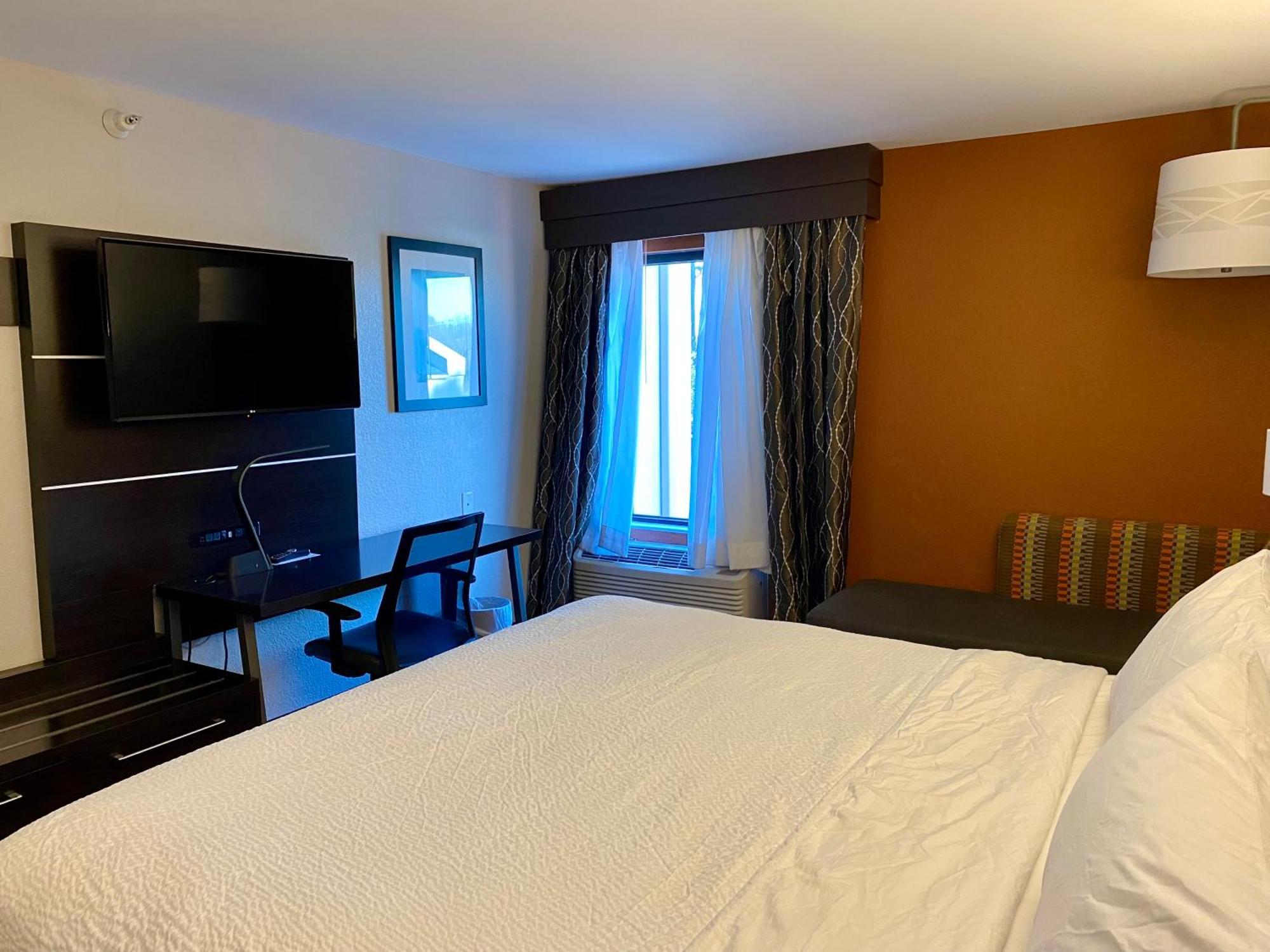 Holiday Inn Express Metropolis By Ihg Dış mekan fotoğraf