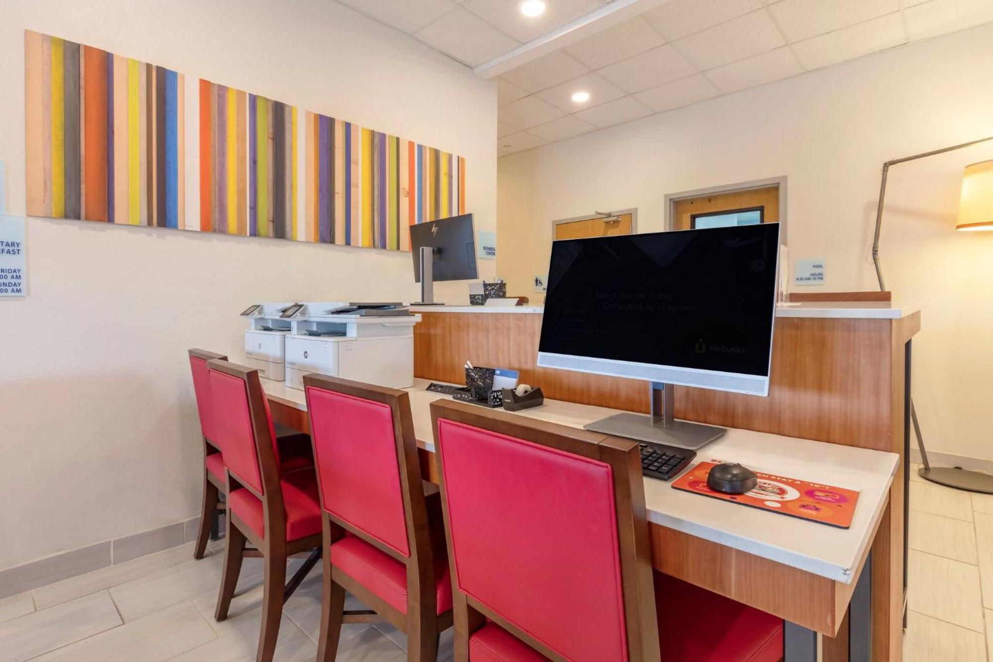 Holiday Inn Express Metropolis By Ihg Dış mekan fotoğraf