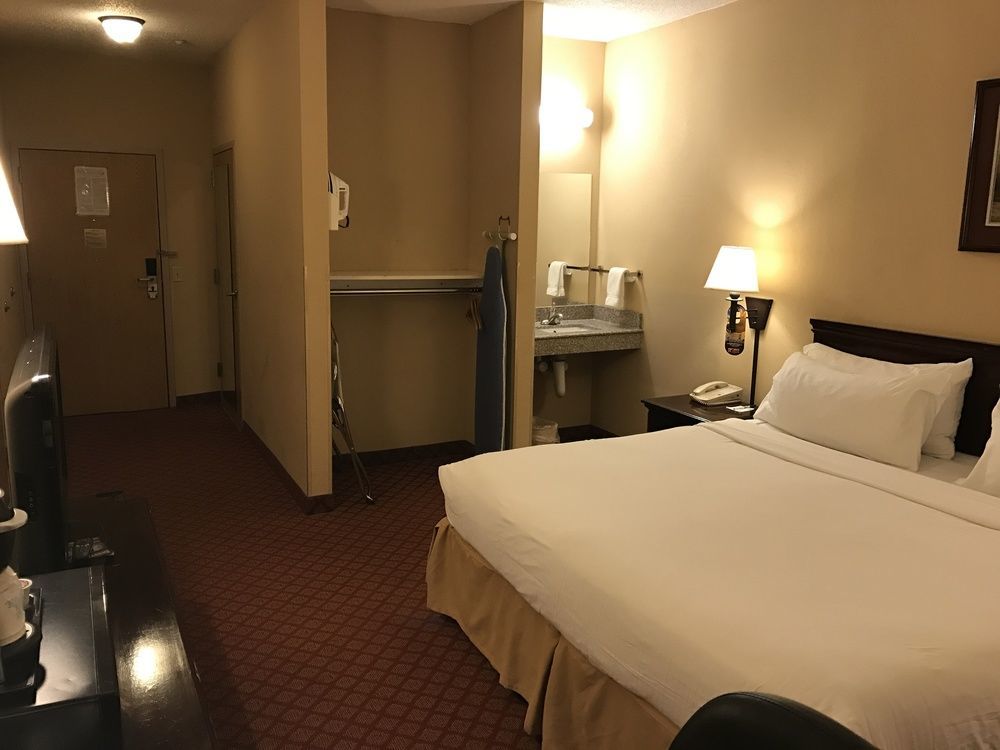 Holiday Inn Express Metropolis By Ihg Dış mekan fotoğraf