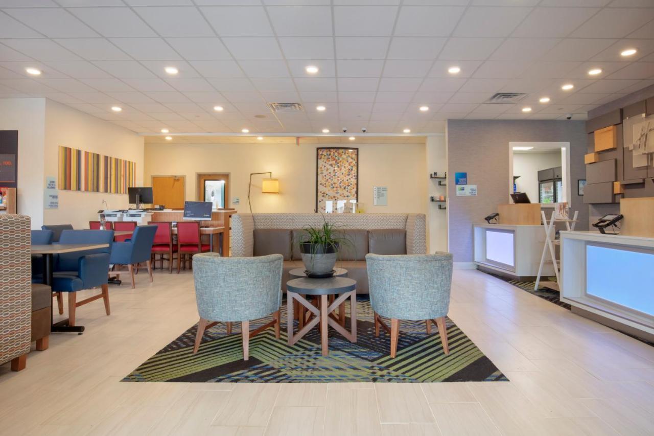 Holiday Inn Express Metropolis By Ihg Dış mekan fotoğraf