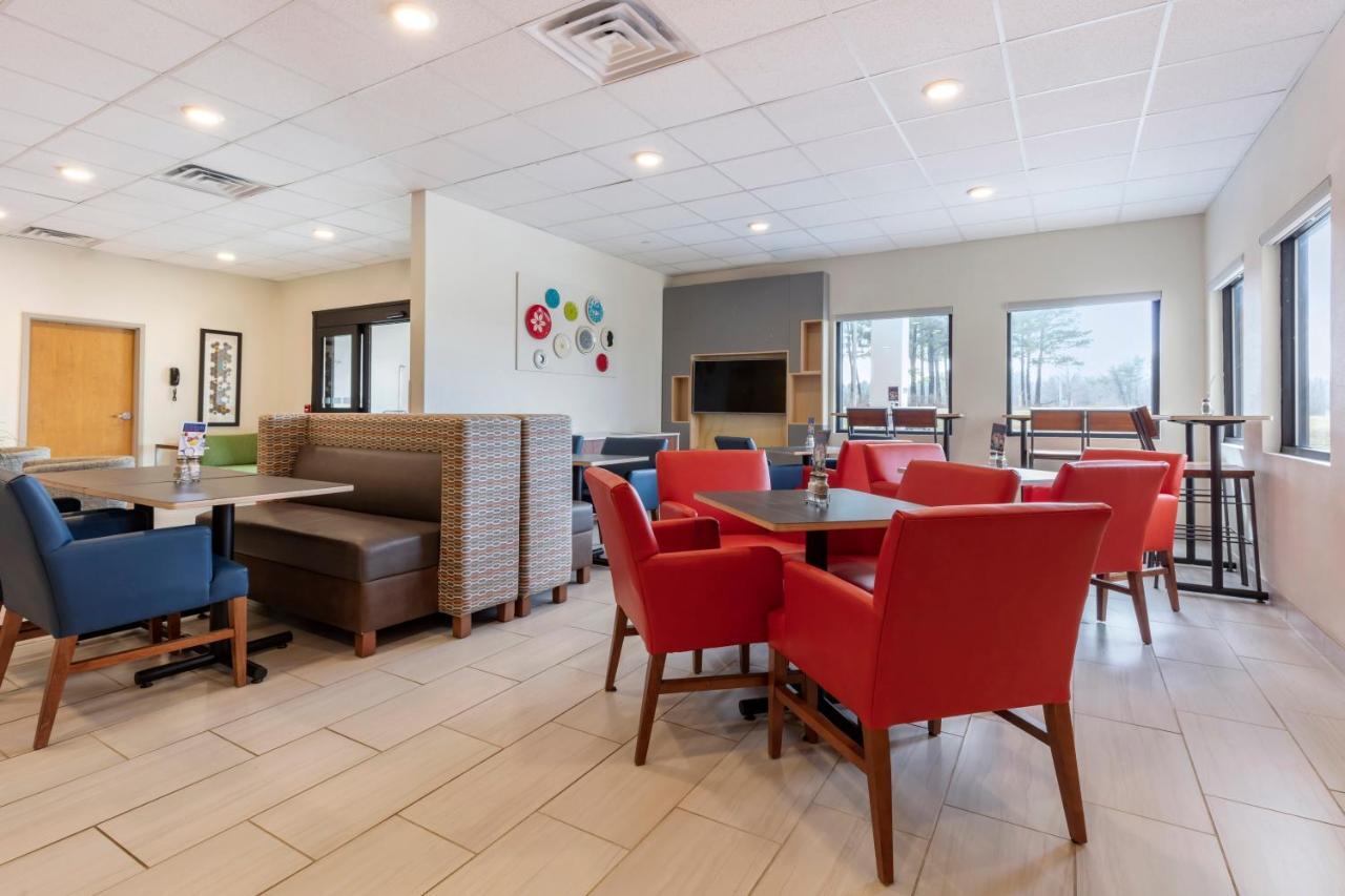 Holiday Inn Express Metropolis By Ihg Dış mekan fotoğraf