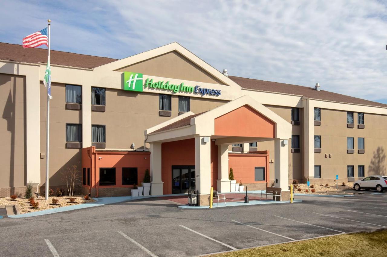 Holiday Inn Express Metropolis By Ihg Dış mekan fotoğraf