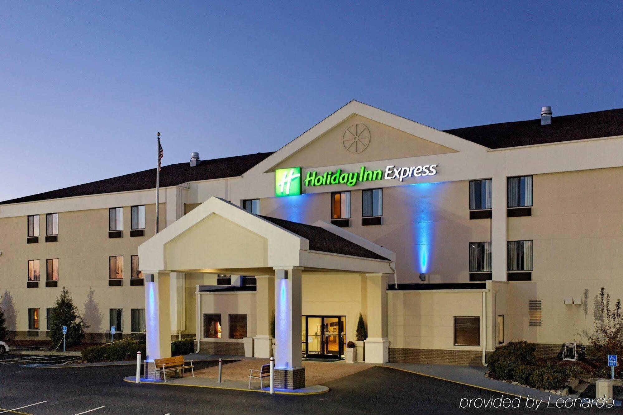 Holiday Inn Express Metropolis By Ihg Dış mekan fotoğraf